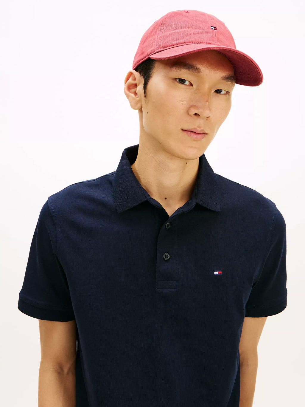 Gorra con bandera bordada