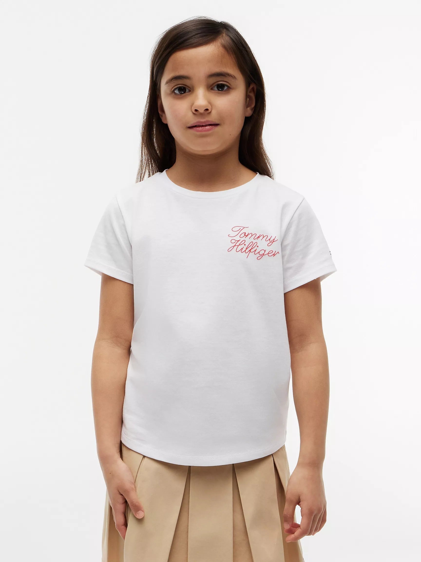 Franela unicolor con logo en letra cursiva para niñas