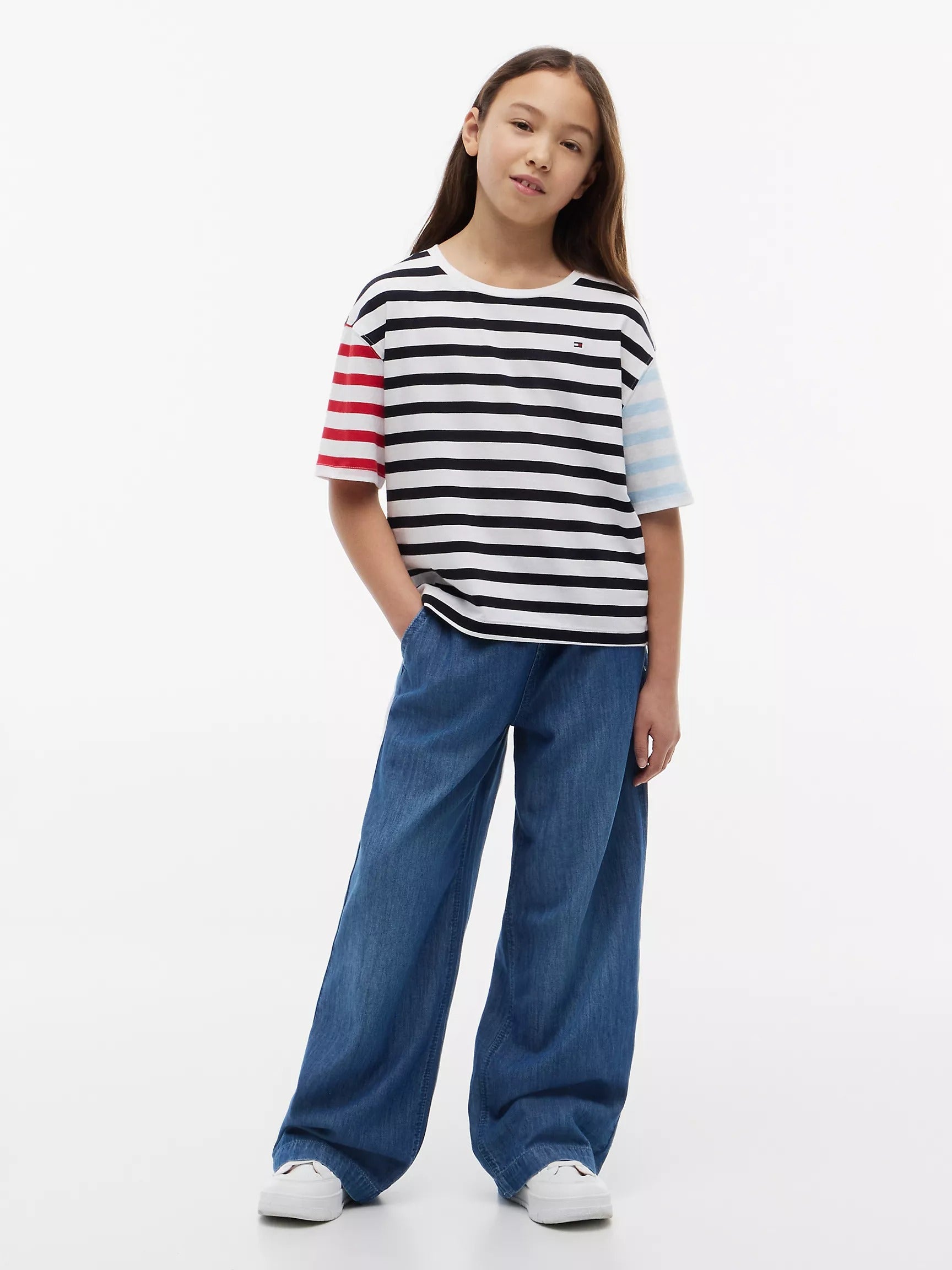 Franela con colores combinados y rayas para niñas