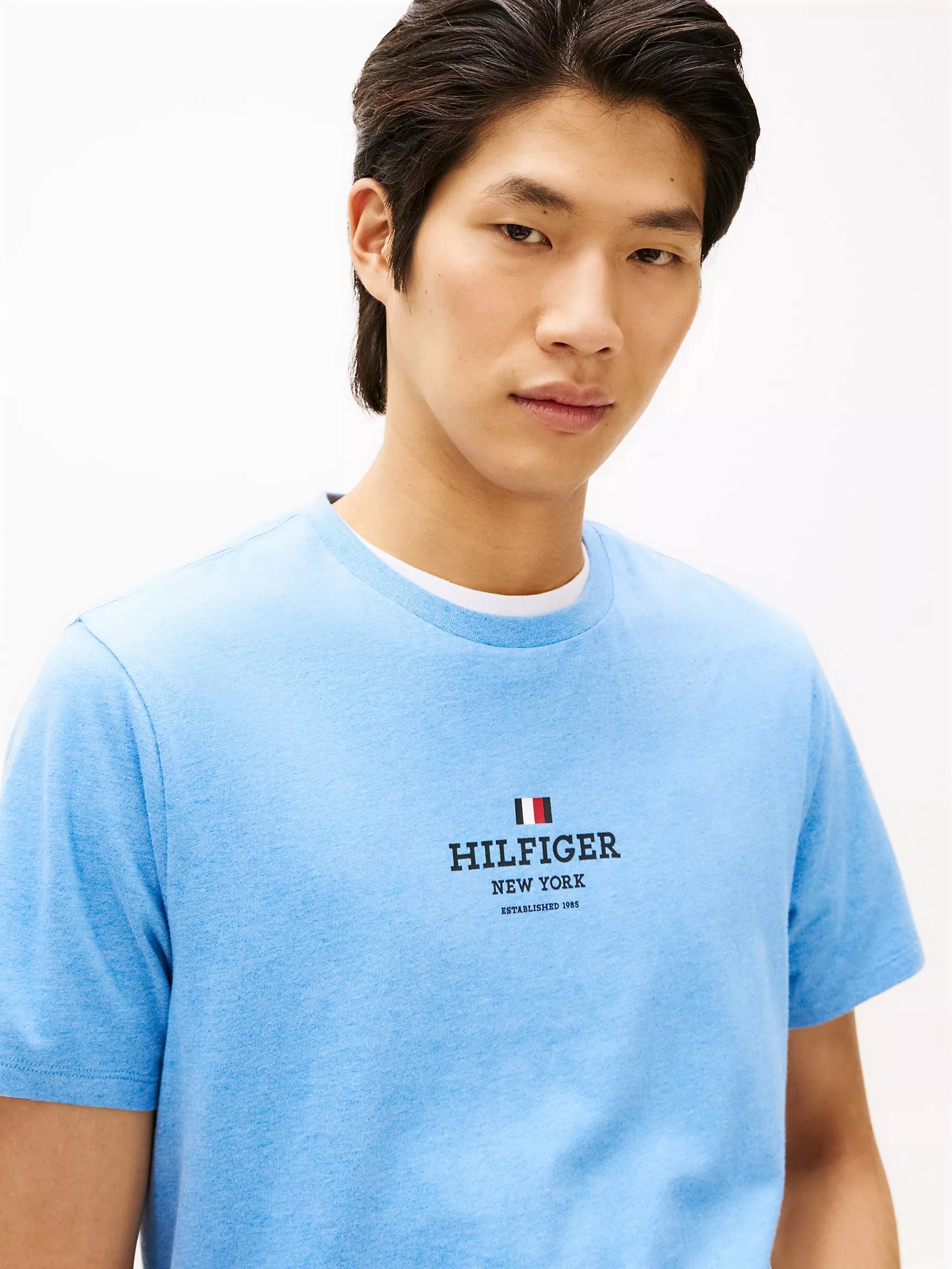 Franela con logo estampado central HILFIGER