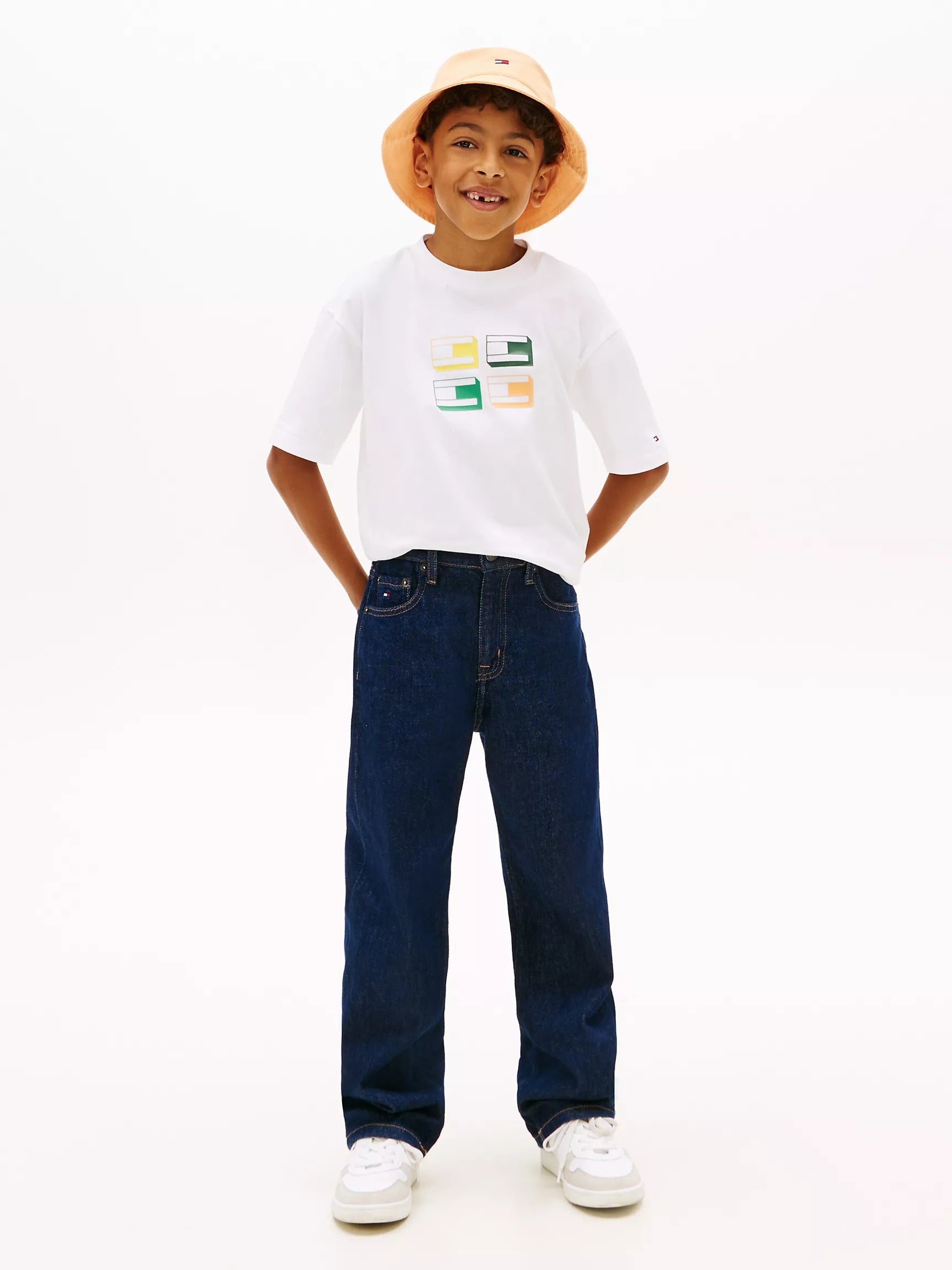 Franela cuello redondo con logo 3D en pecho para niño