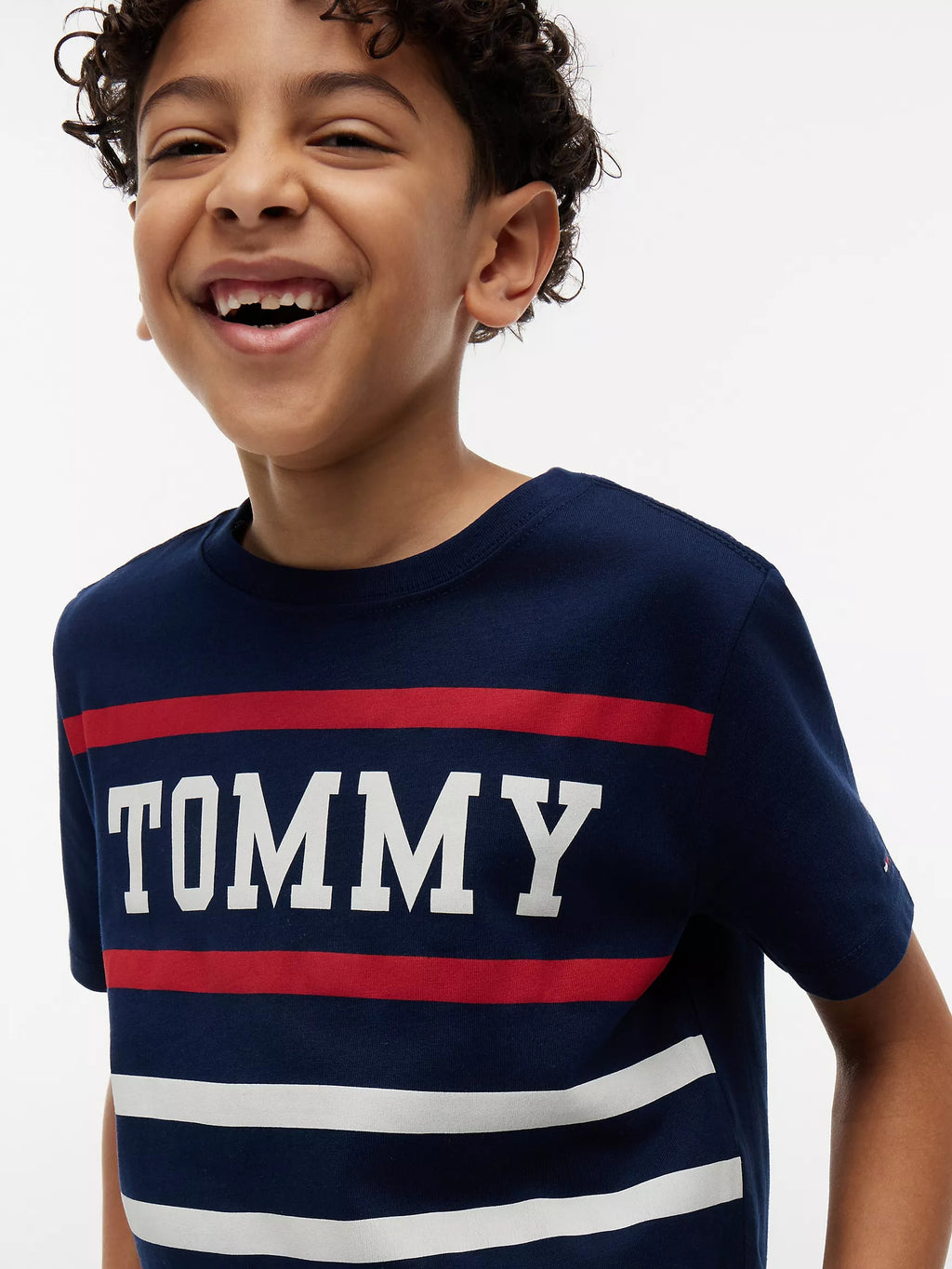 Franela con rayas y logo estampado para niños