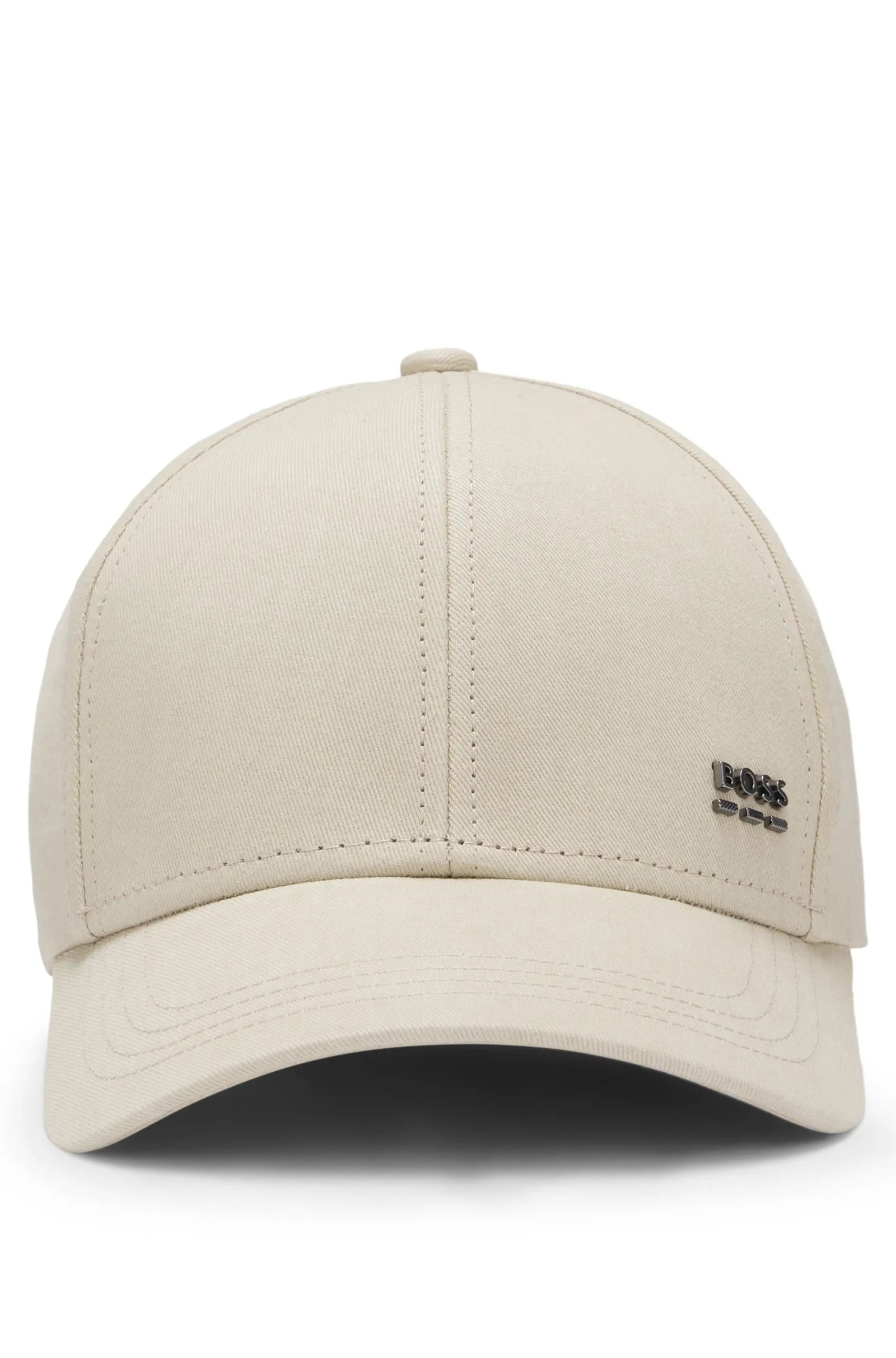 Gorra con logo en metal