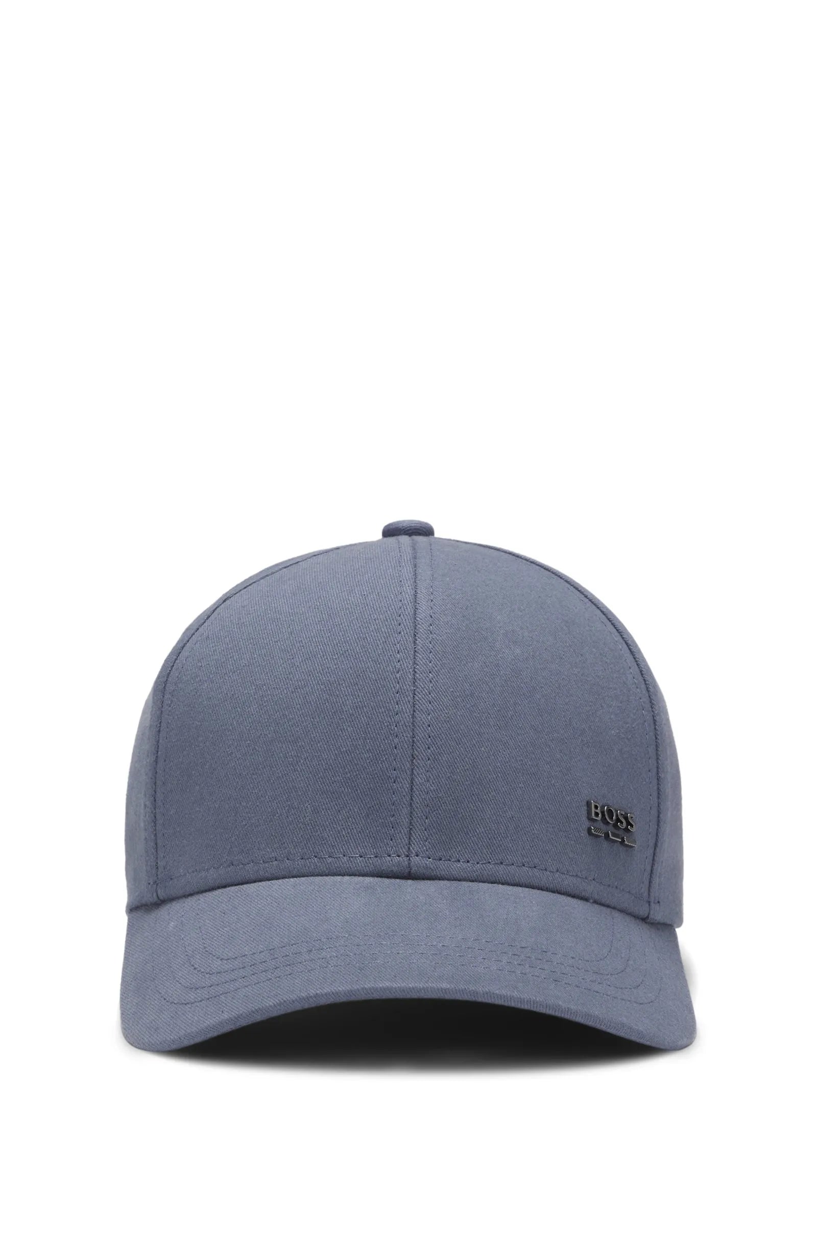 Gorra con logo en metal