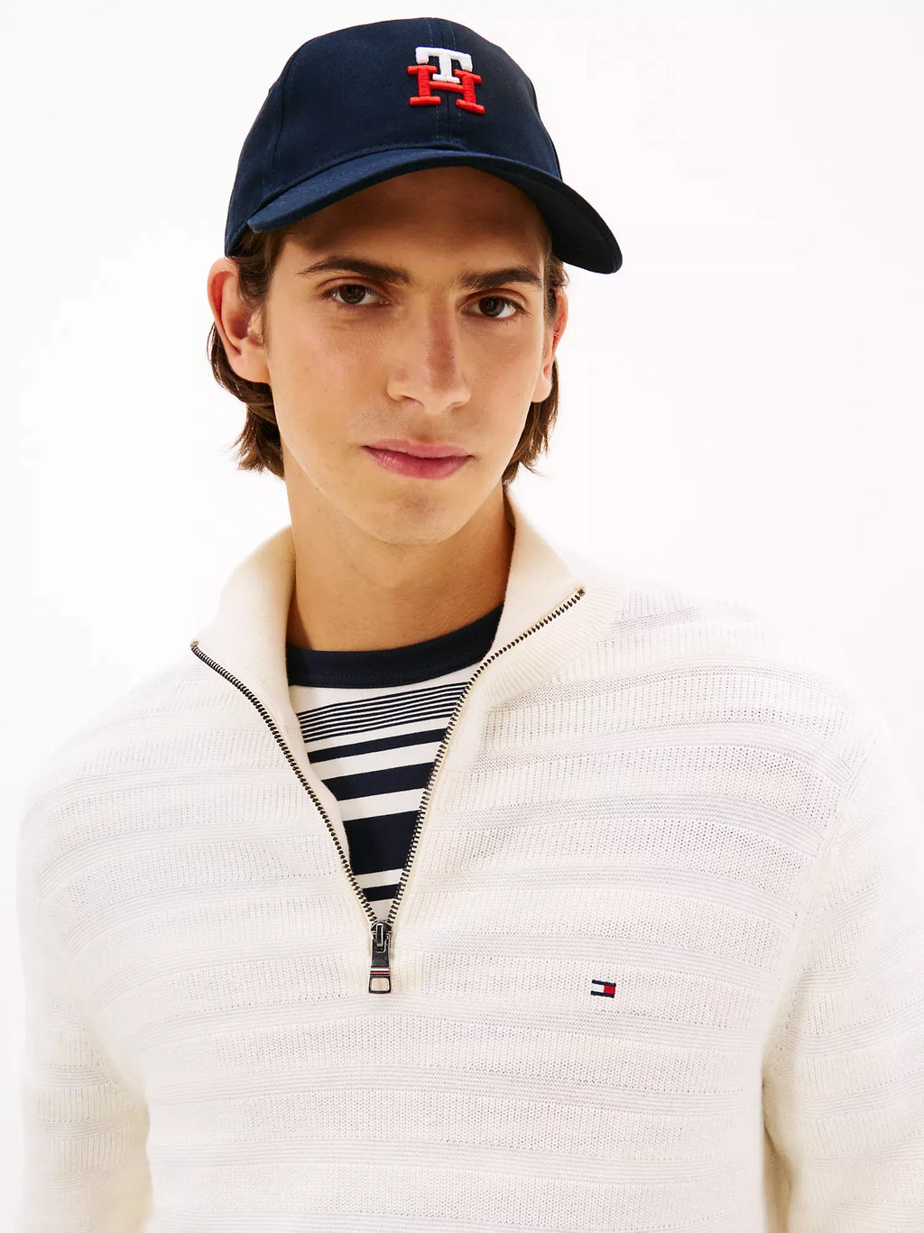 Gorra con monograma bordado