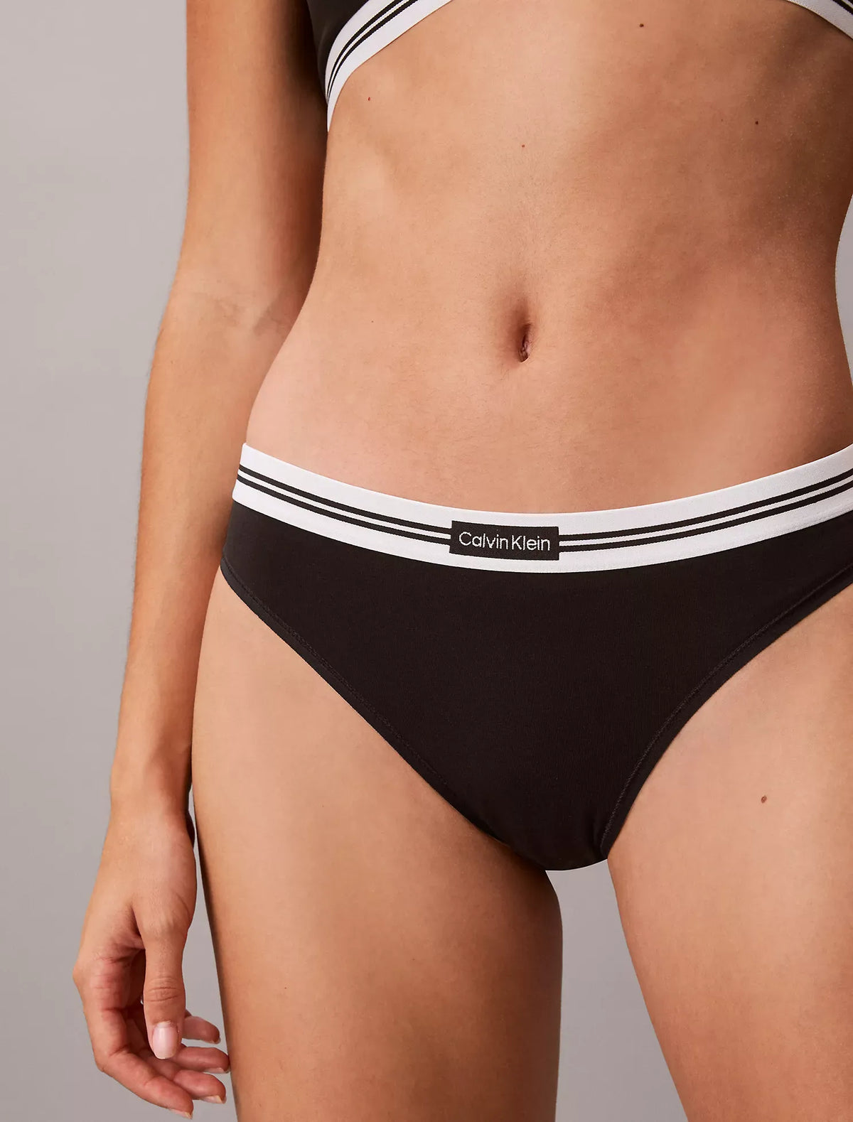 3 Pack de Panties con logo y linea central central tipo bikini