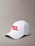 Gorra con logo bordado grande