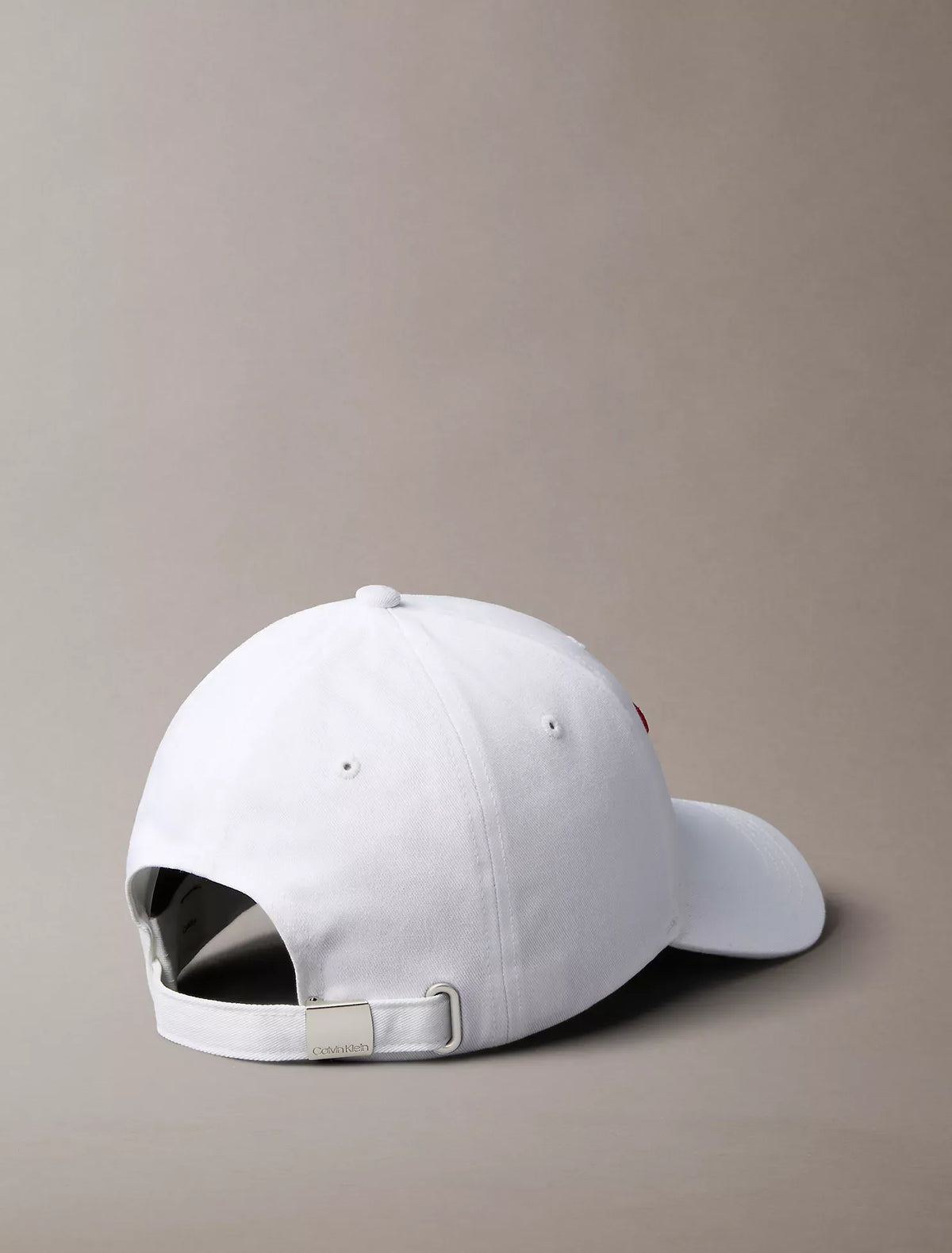 Gorra con logo bordado grande