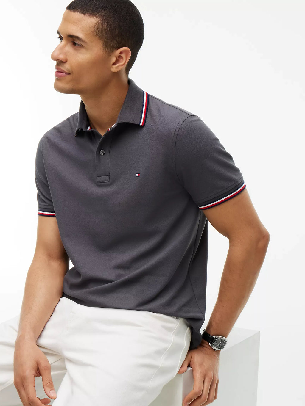 Chemise unicolor con cuello ribeteado
