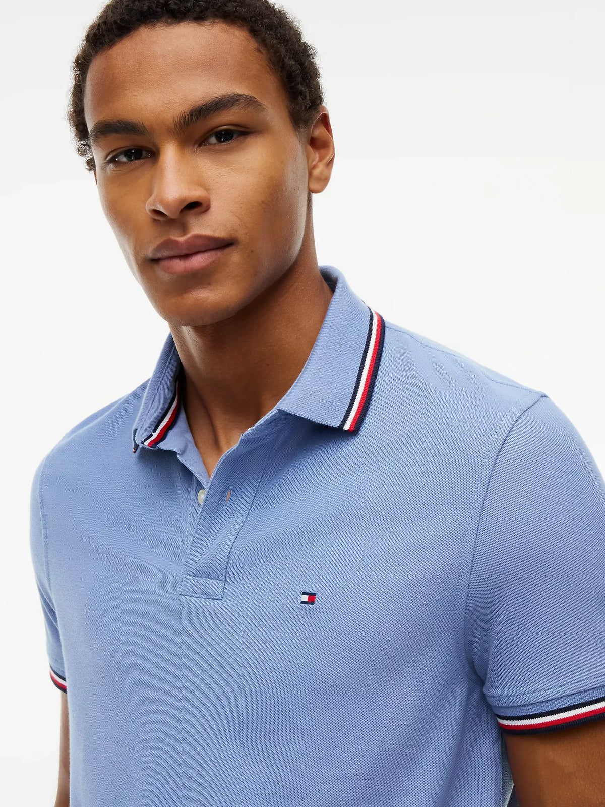 Chemise unicolor con cuello ribeteado