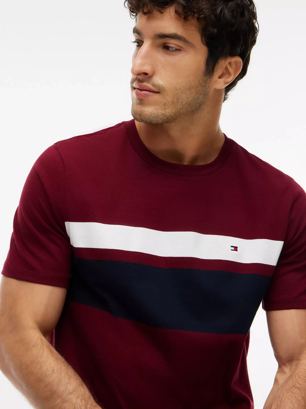 Franela cuello redondo con colores combinados