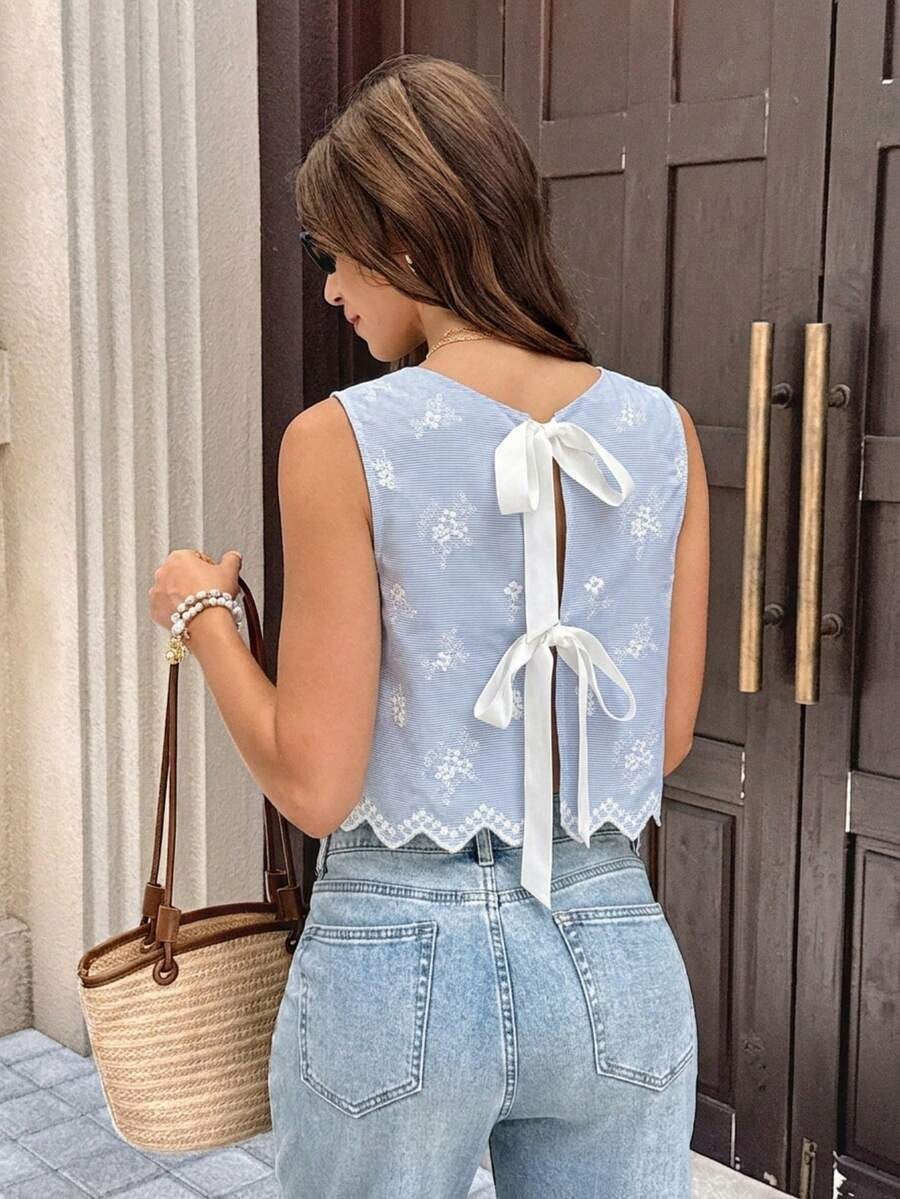 Blusa bordada con lazos en espalda