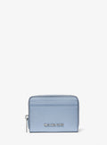 Cartera tipo monedero pequeño con piel de Saffiano