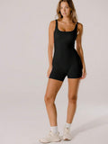 Mono informal modela figura