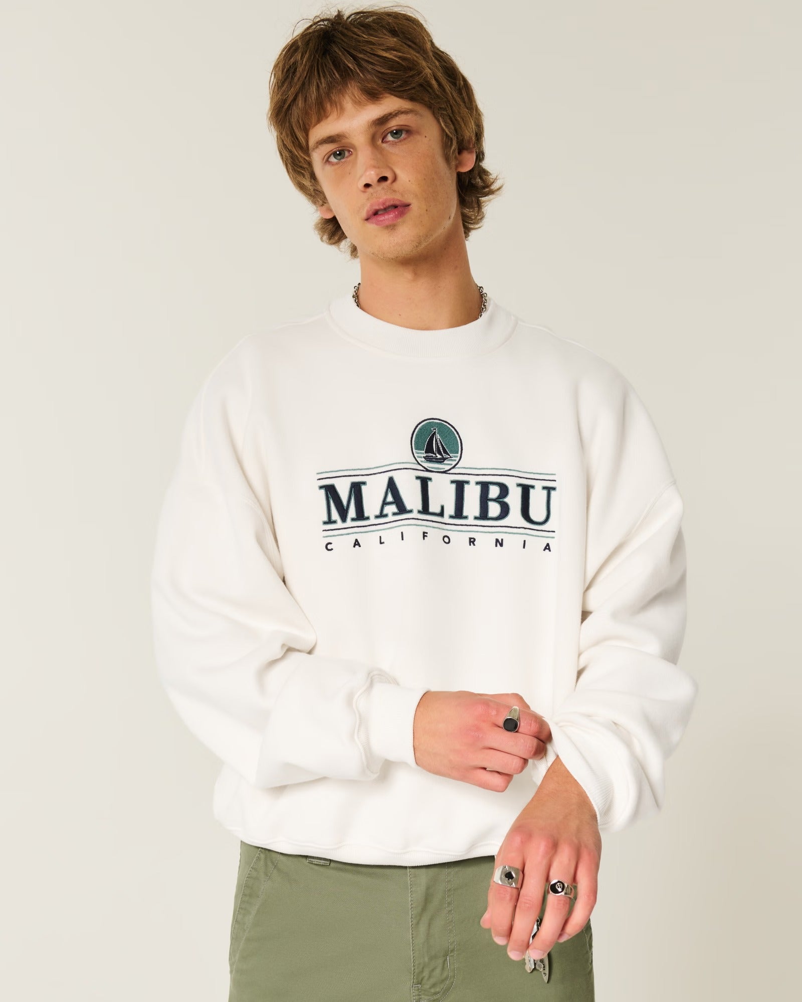 Sudadera holgada con bordado central