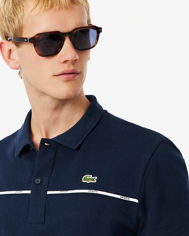 Chemise regular con linea central y logo