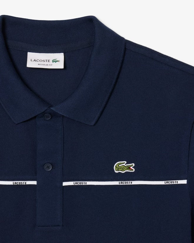 Chemise regular con linea central y logo