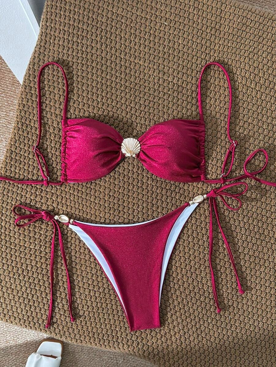 Bikini con adorno de concha