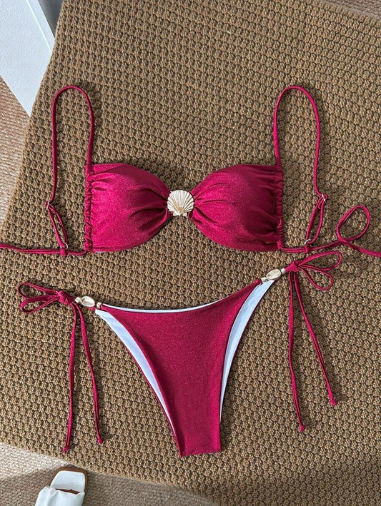 Bikini con adorno de concha