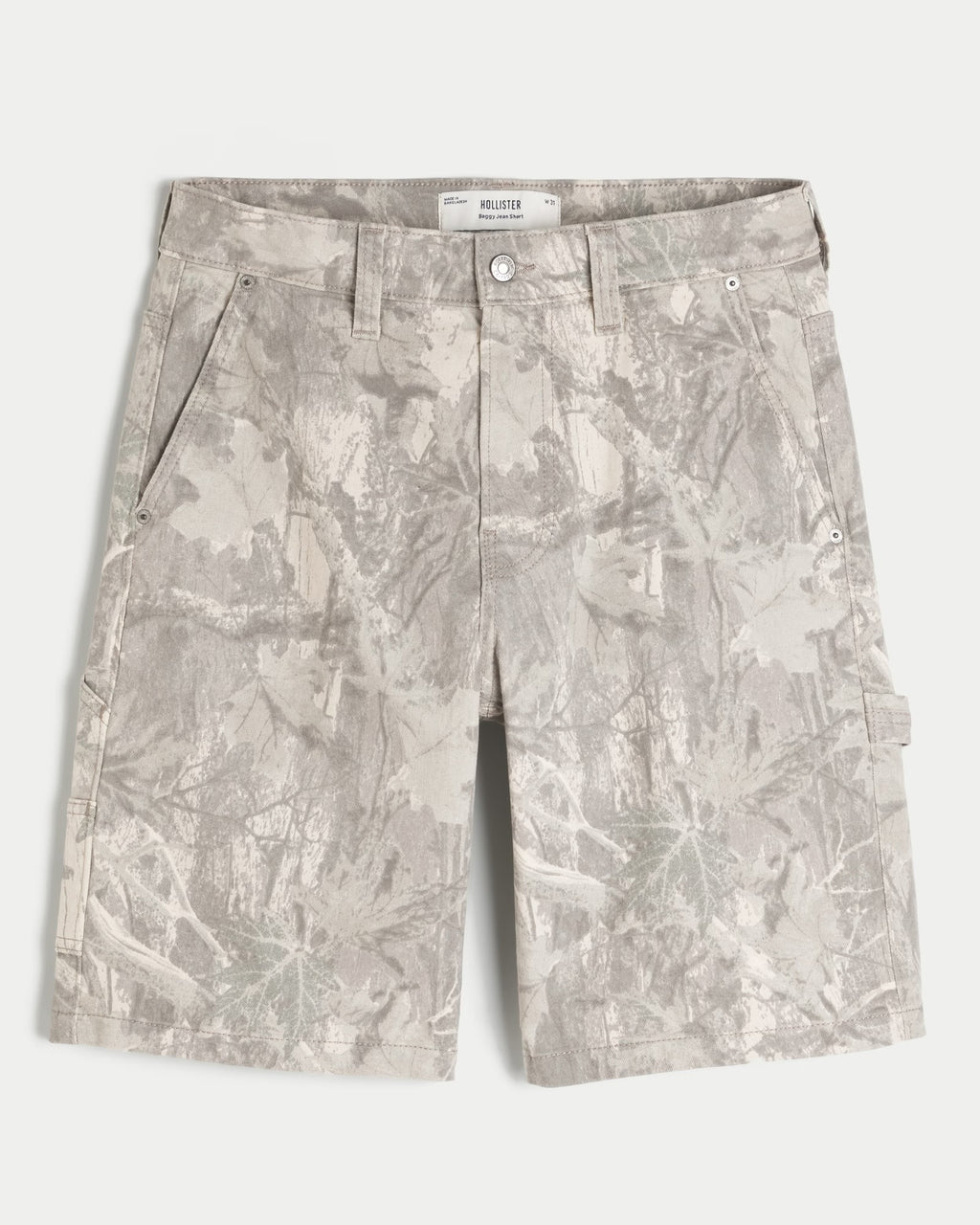 Bermuda denim estilo camuflaje y corte holgado