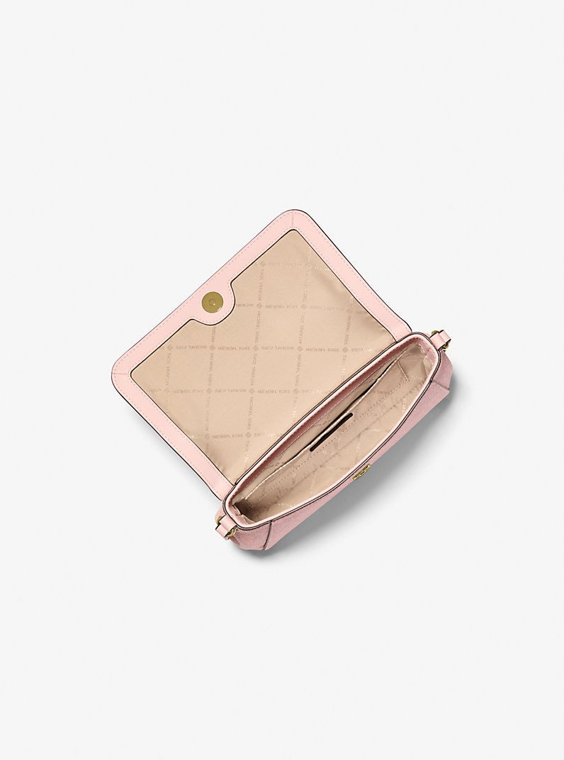 Cartera tipo bandolero con logo estampado