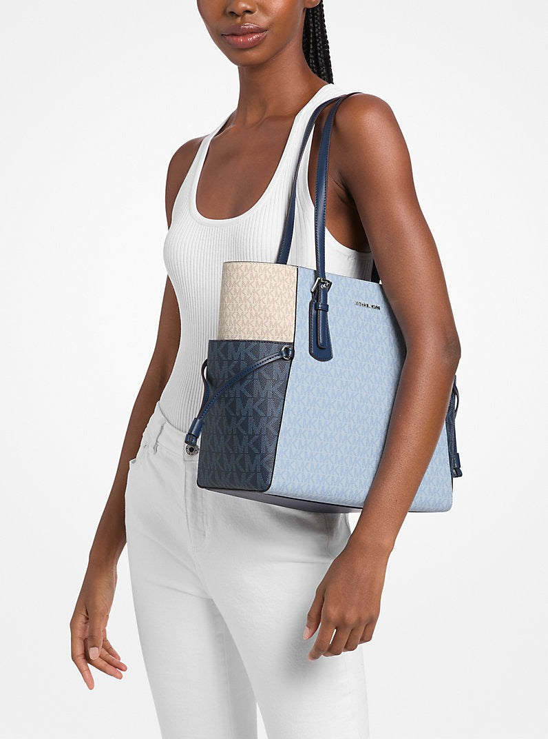 Cartera grande con colores combinado y logo estampado