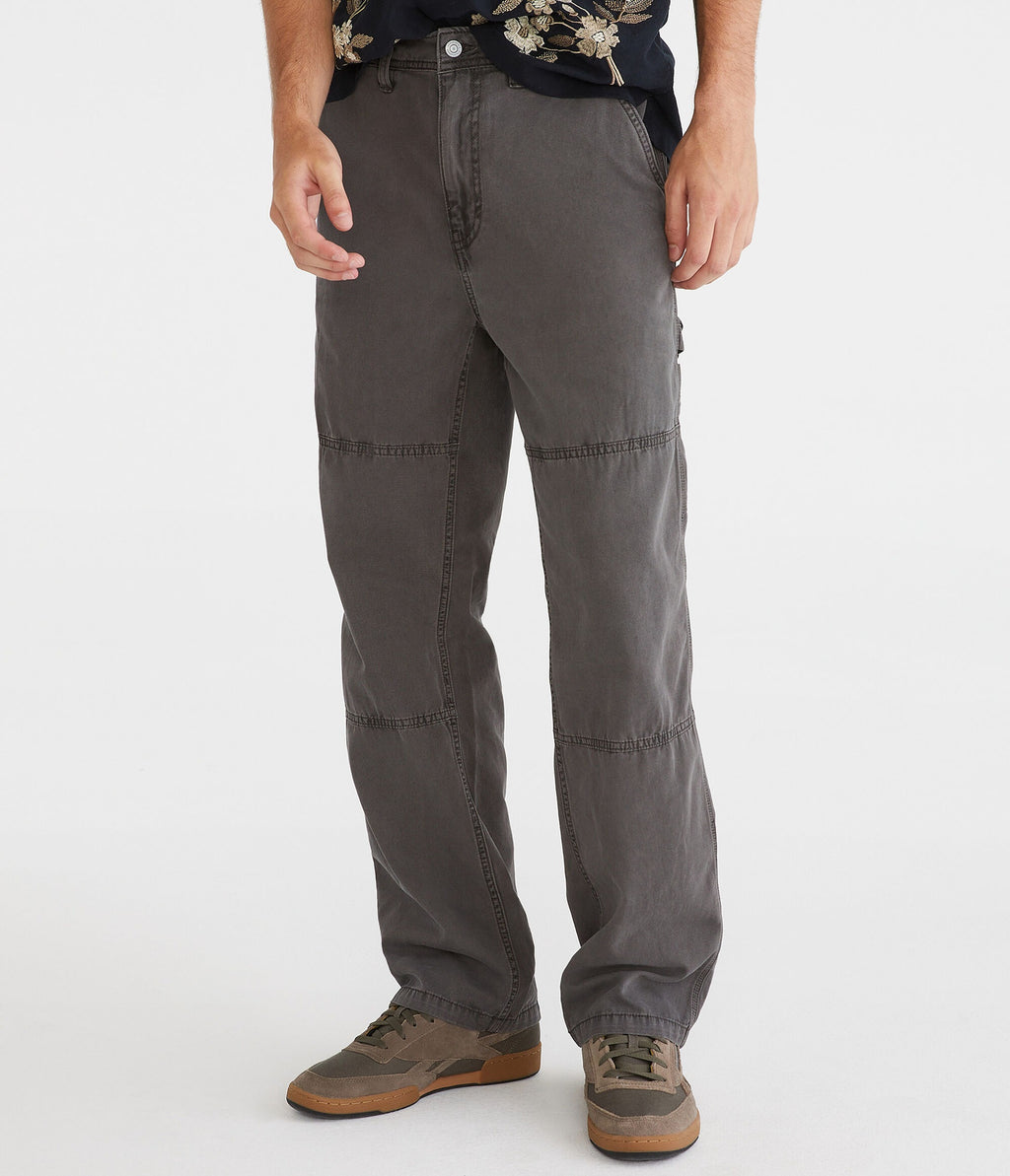 Pantalón holgado tipo carpintero