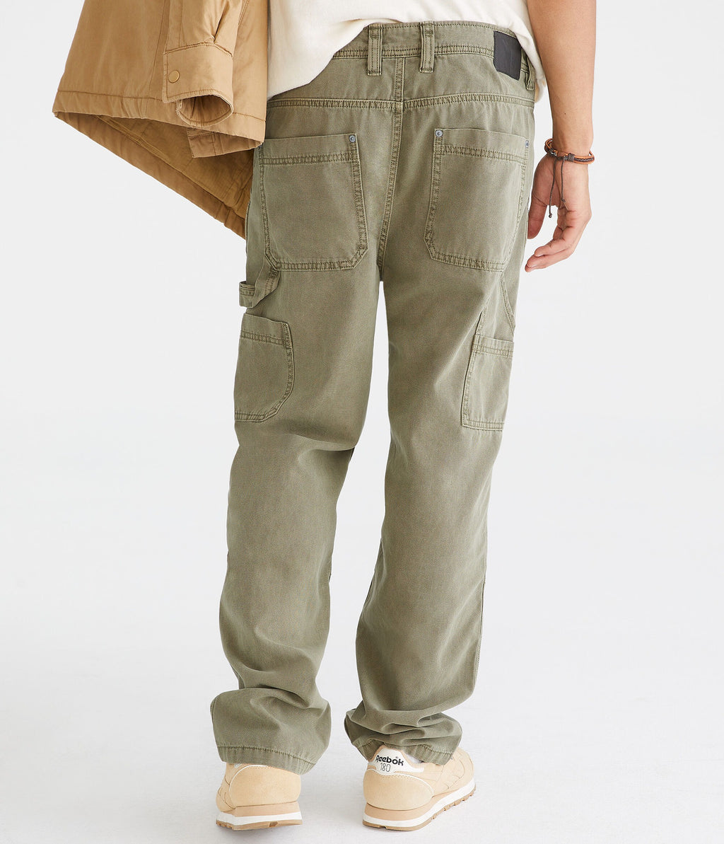 Pantalón holgado tipo carpintero