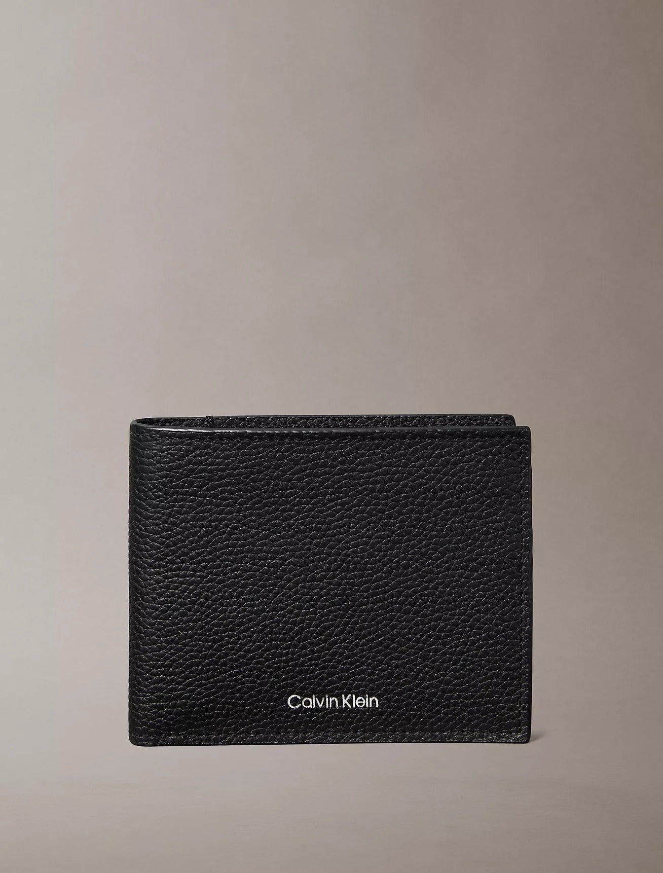 Cartera de caballero plegable de piel granulada con logo con costura superior