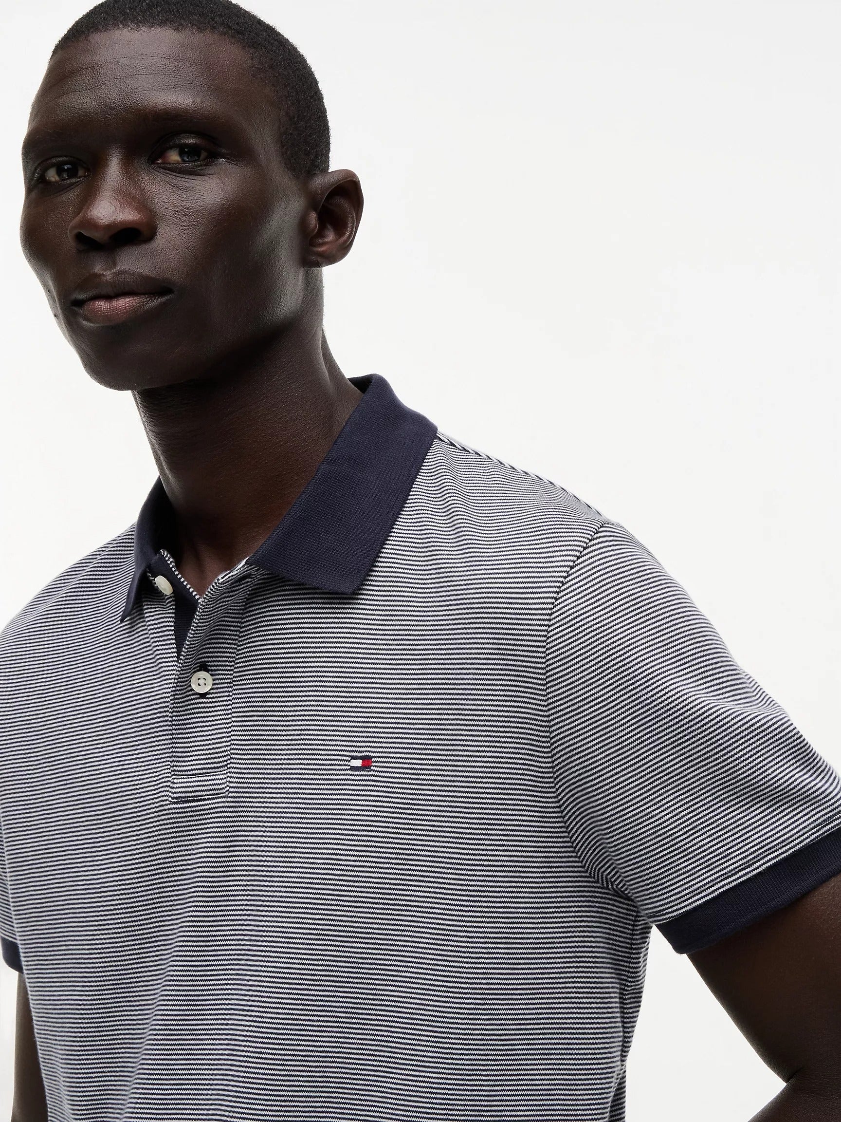 Chemise de punto con patrón de rayas
