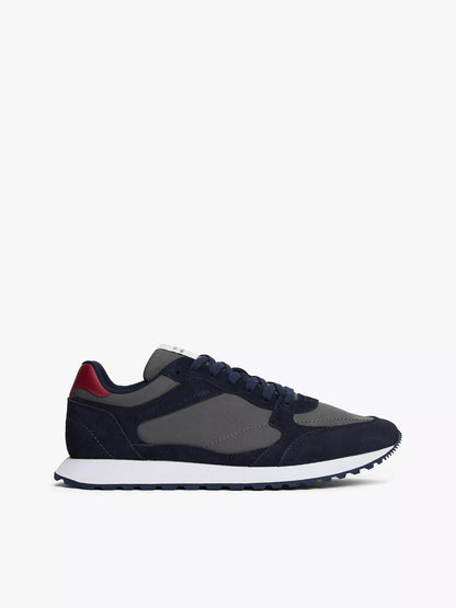 Calzado deportivo con textura combinada de pana