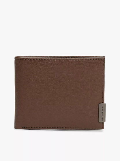 Cartera de cuero con metal