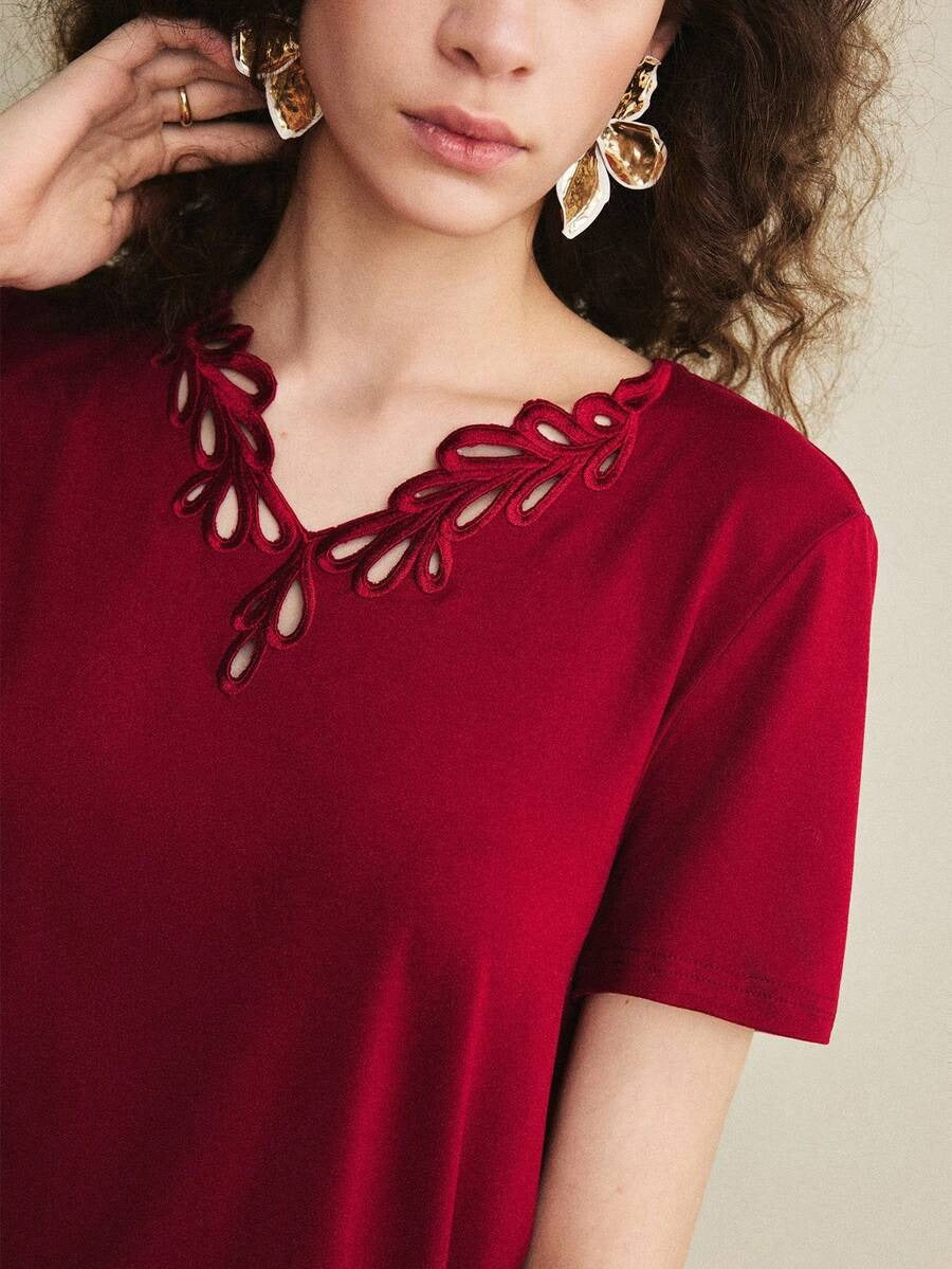 Blusa con diseño de ojal en el cuello