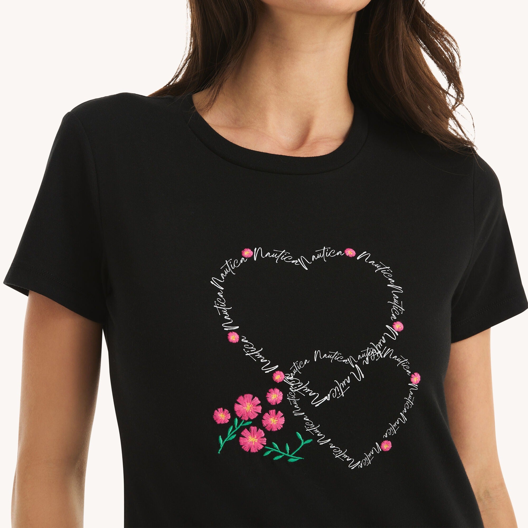 Franela cuello redondo estampado de corazón