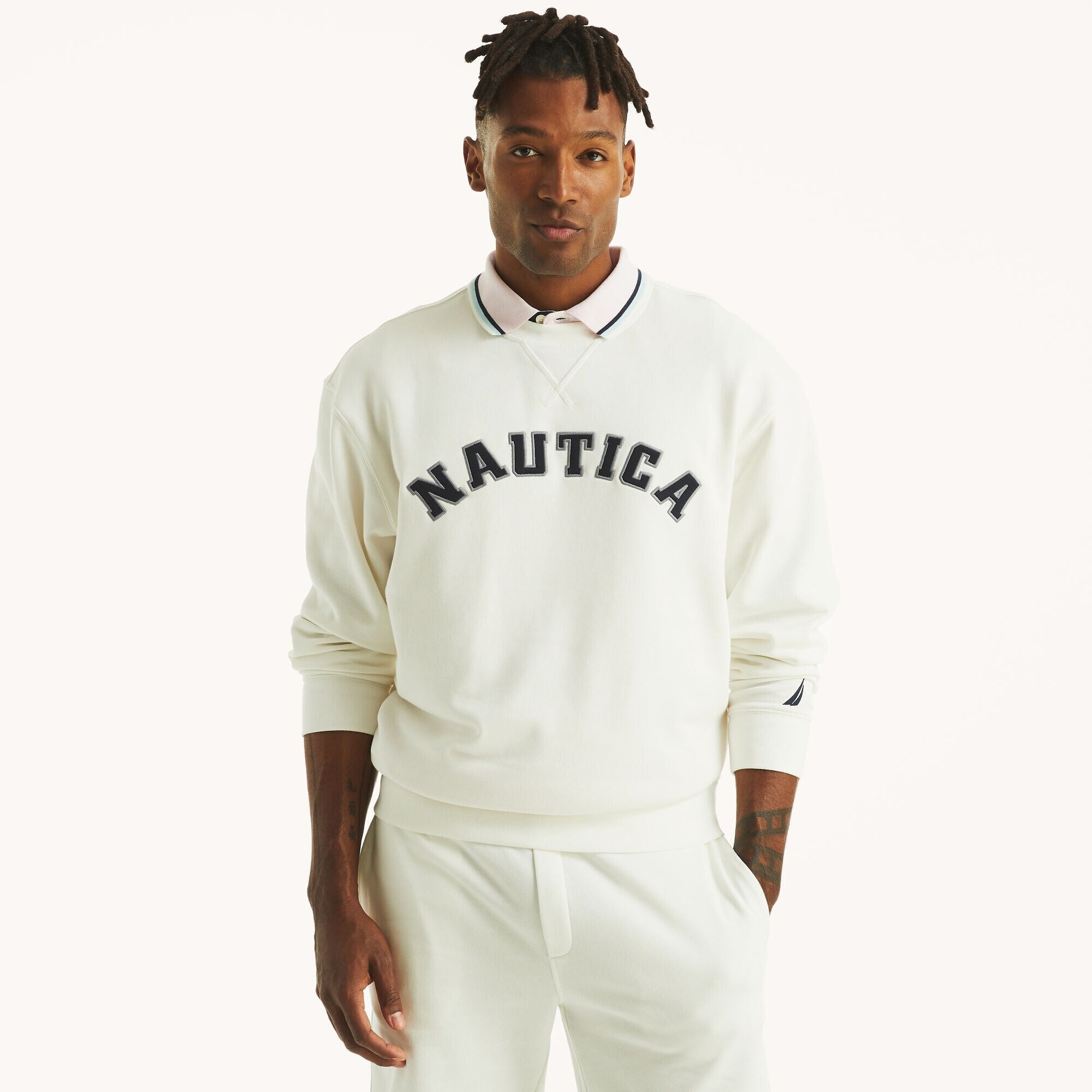Sudadera con logo bordado central