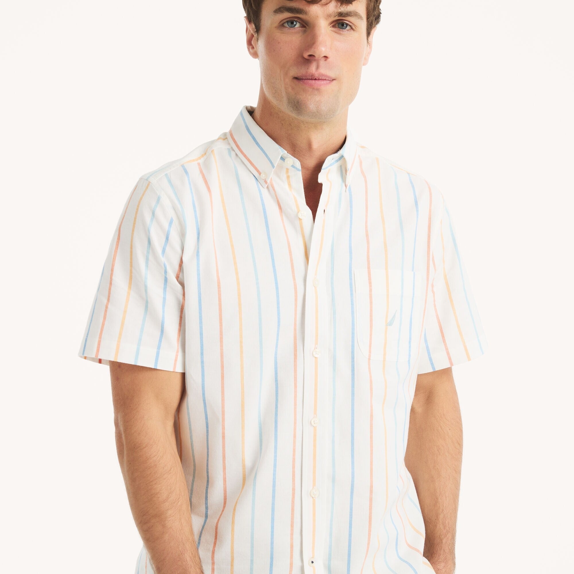 Camisa manga corta oxford con patrón de rayas verticales