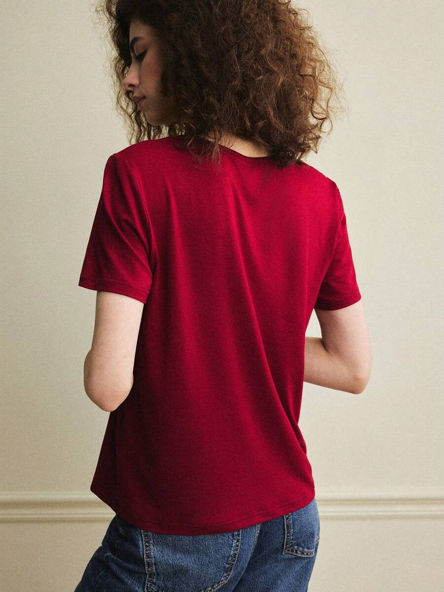 Blusa con diseño de ojal en el cuello