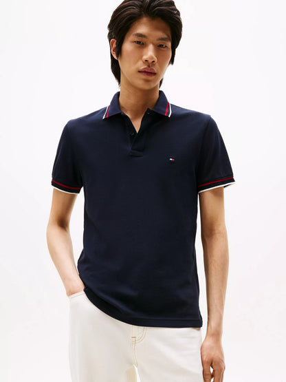 Chemise ajustada con cuello y mangas ribeteadas