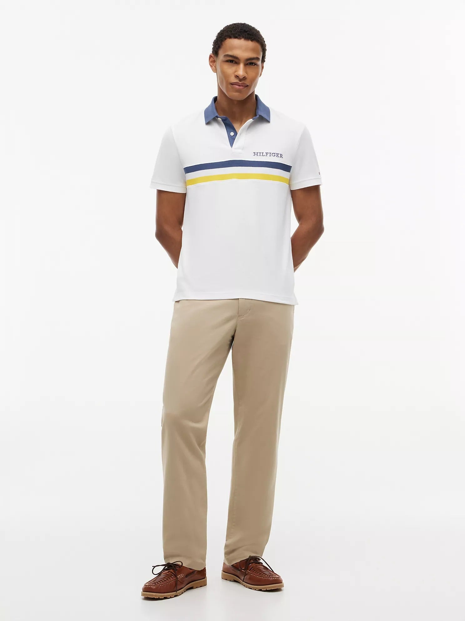 Chemise regular con franjas y logo central