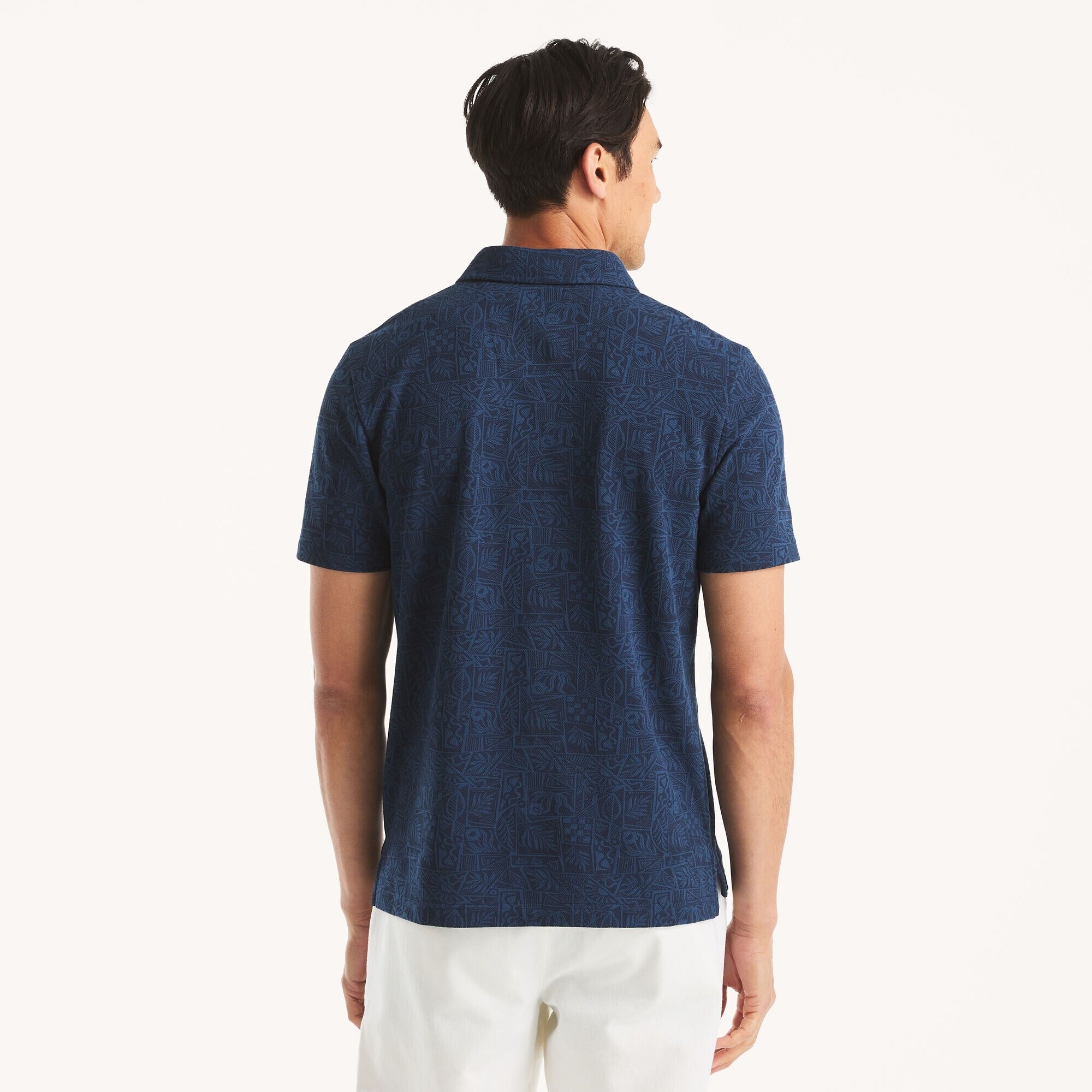 Chemise clásico con estampado tropical
