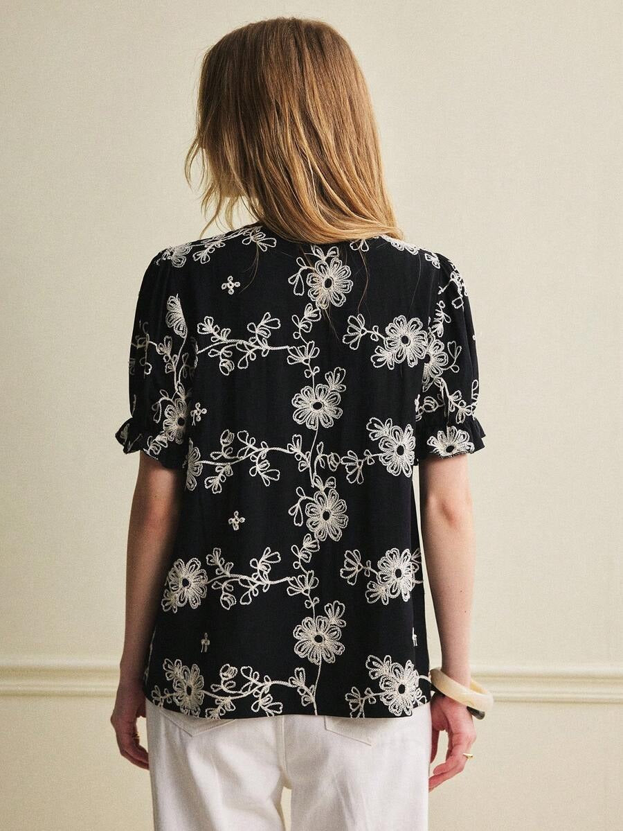 Blusa bordada con flores