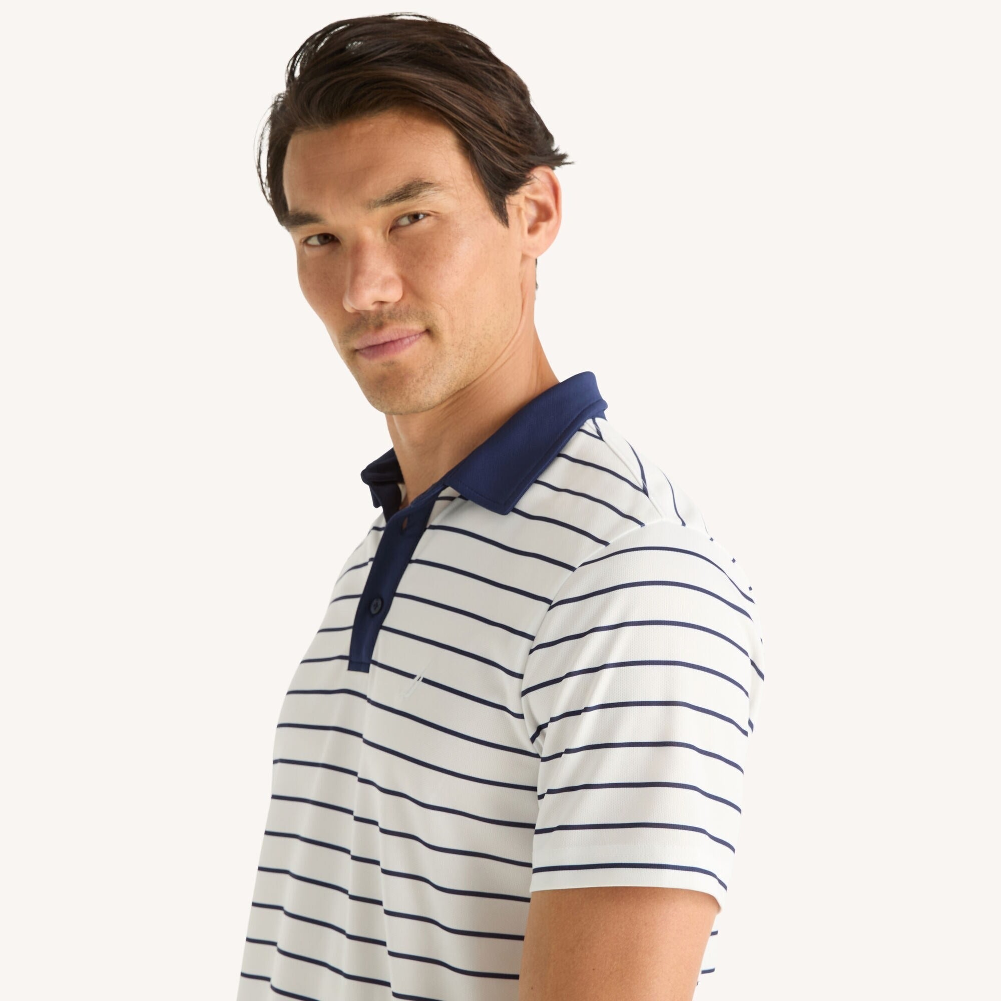 Chemise Navtech con patrón de rayas