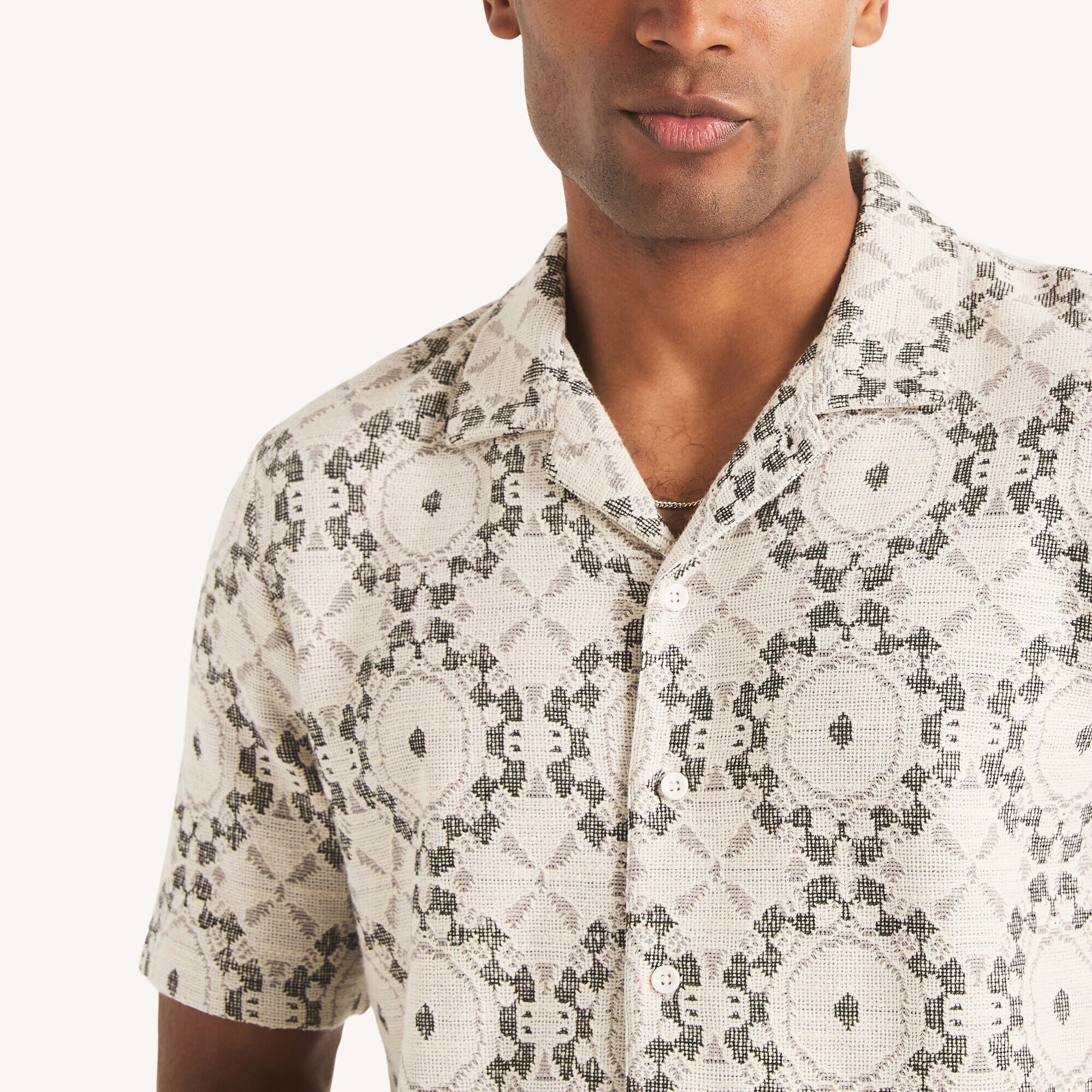 Camisa estampada con botones