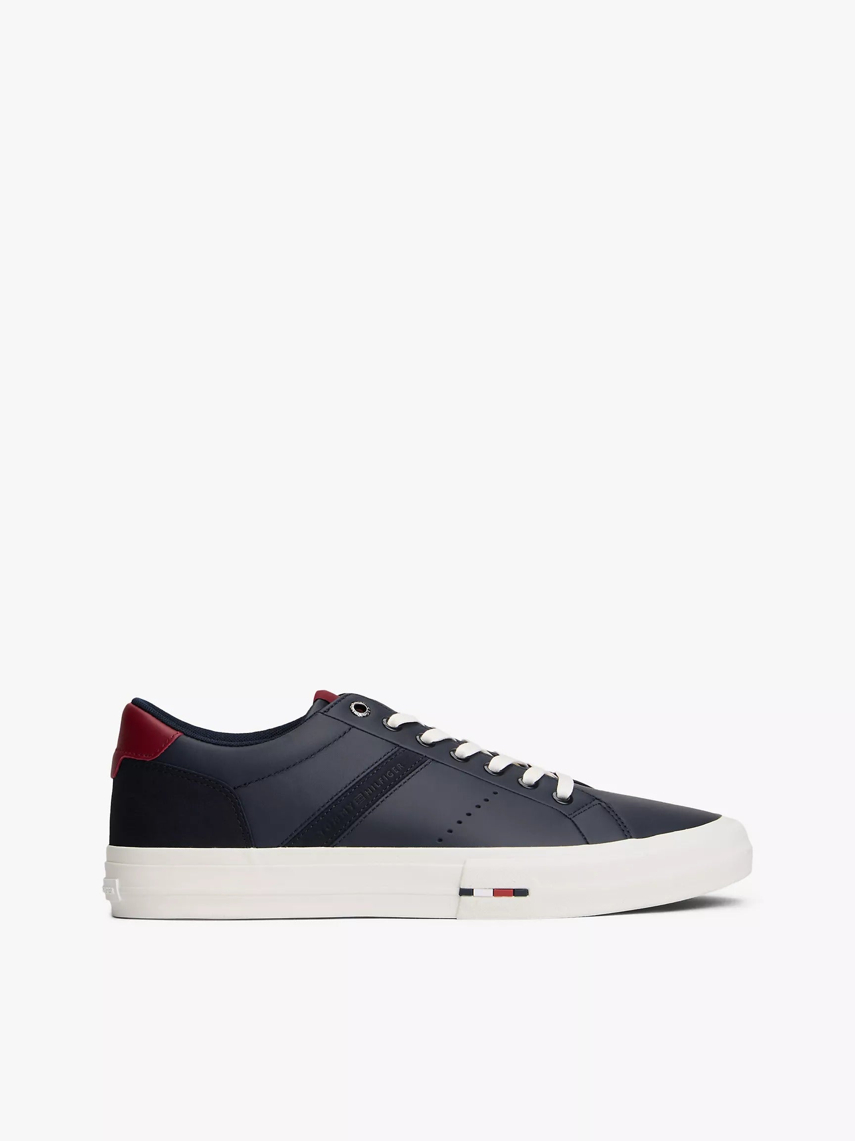 Calzado casual de cuero con bandera