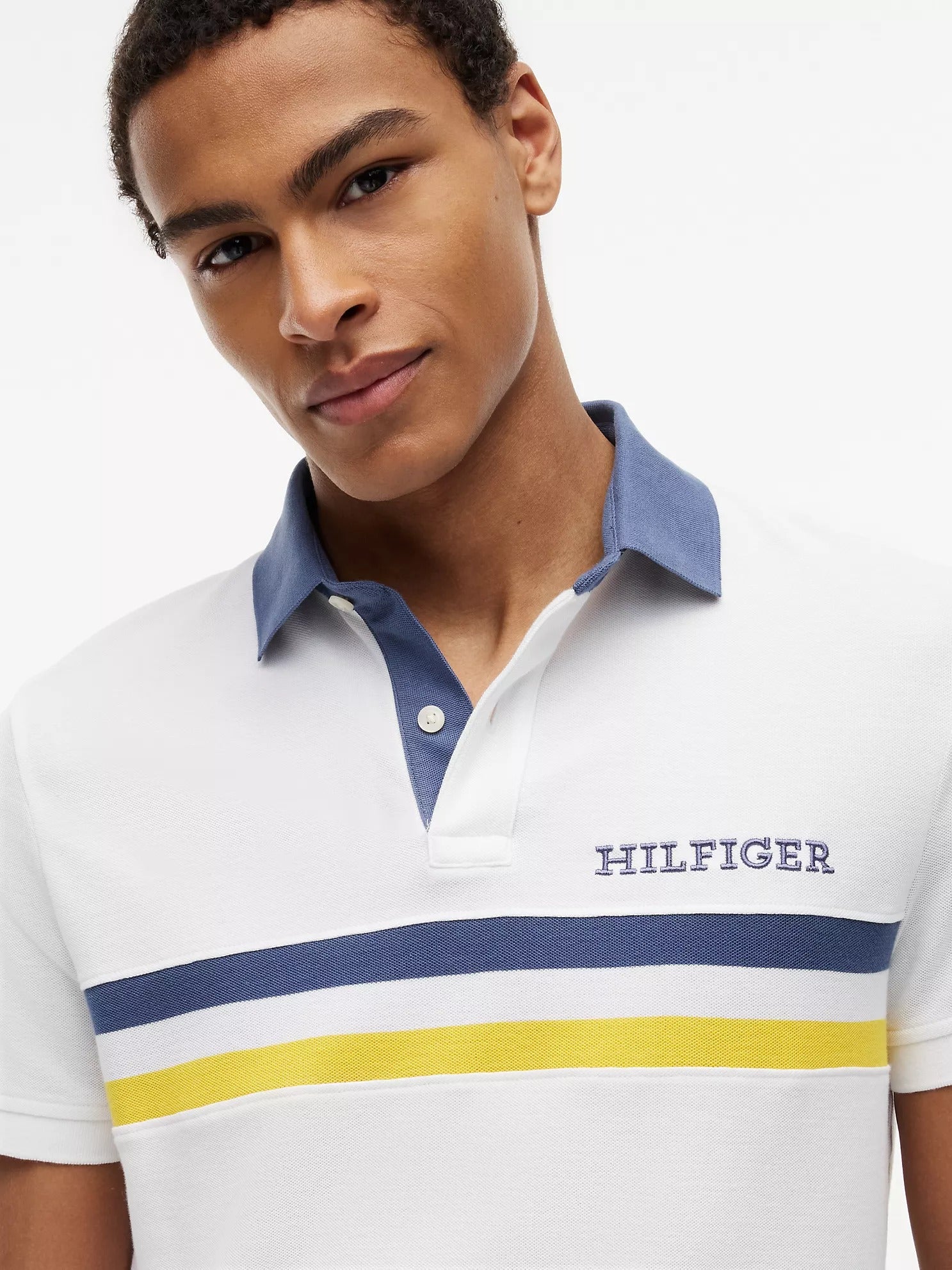 Chemise regular con franjas y logo central