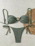 Bikini con tela perforada y adorno de concha