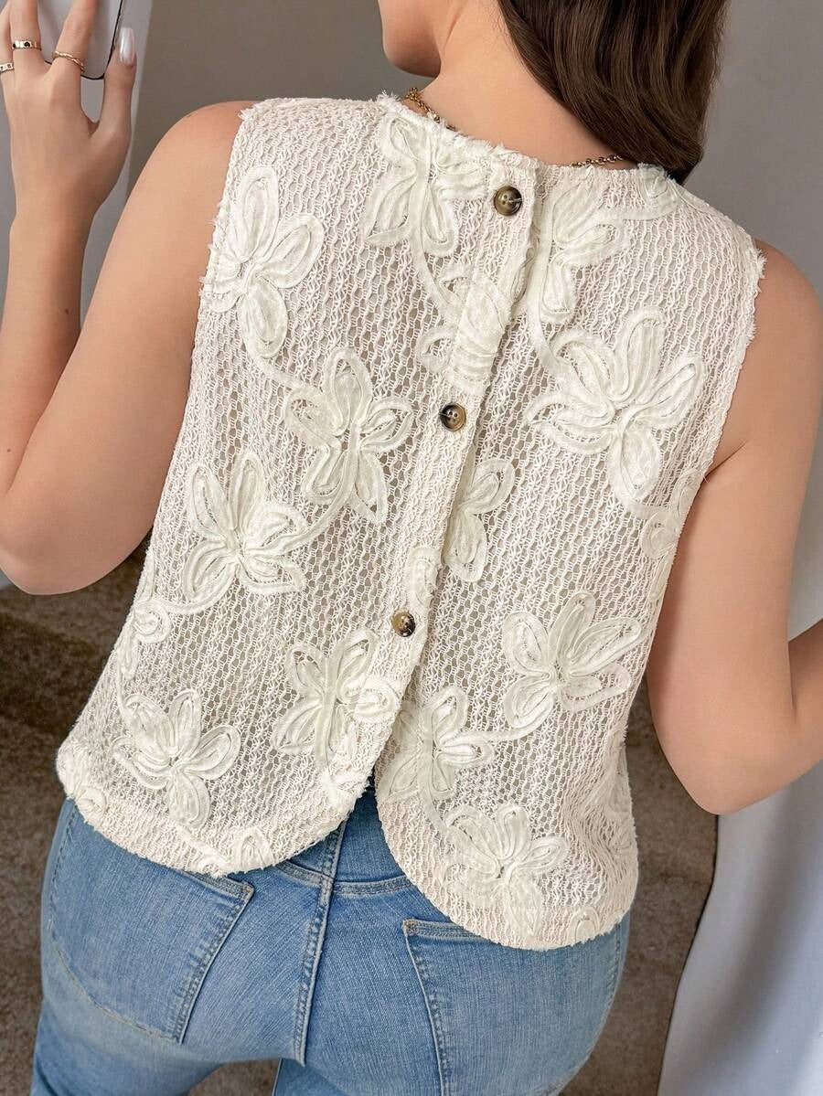 Blusa con bordado y calado