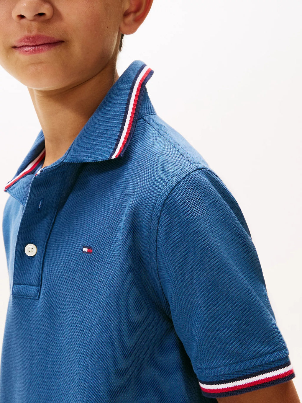 Chemise unicolor con cuello ribeteado para niño