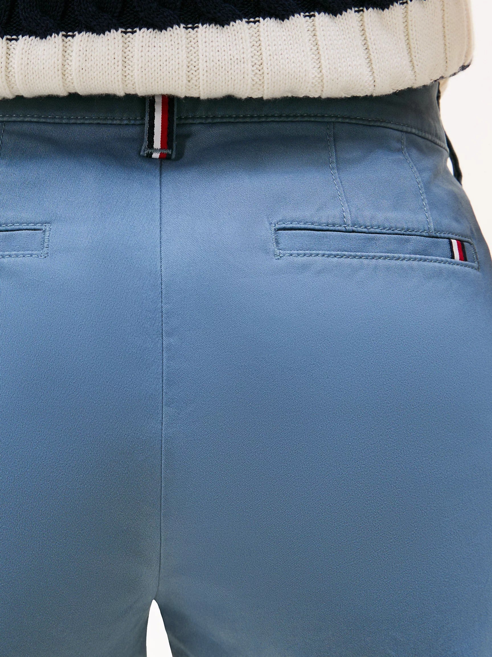Pantalón chino ajustado