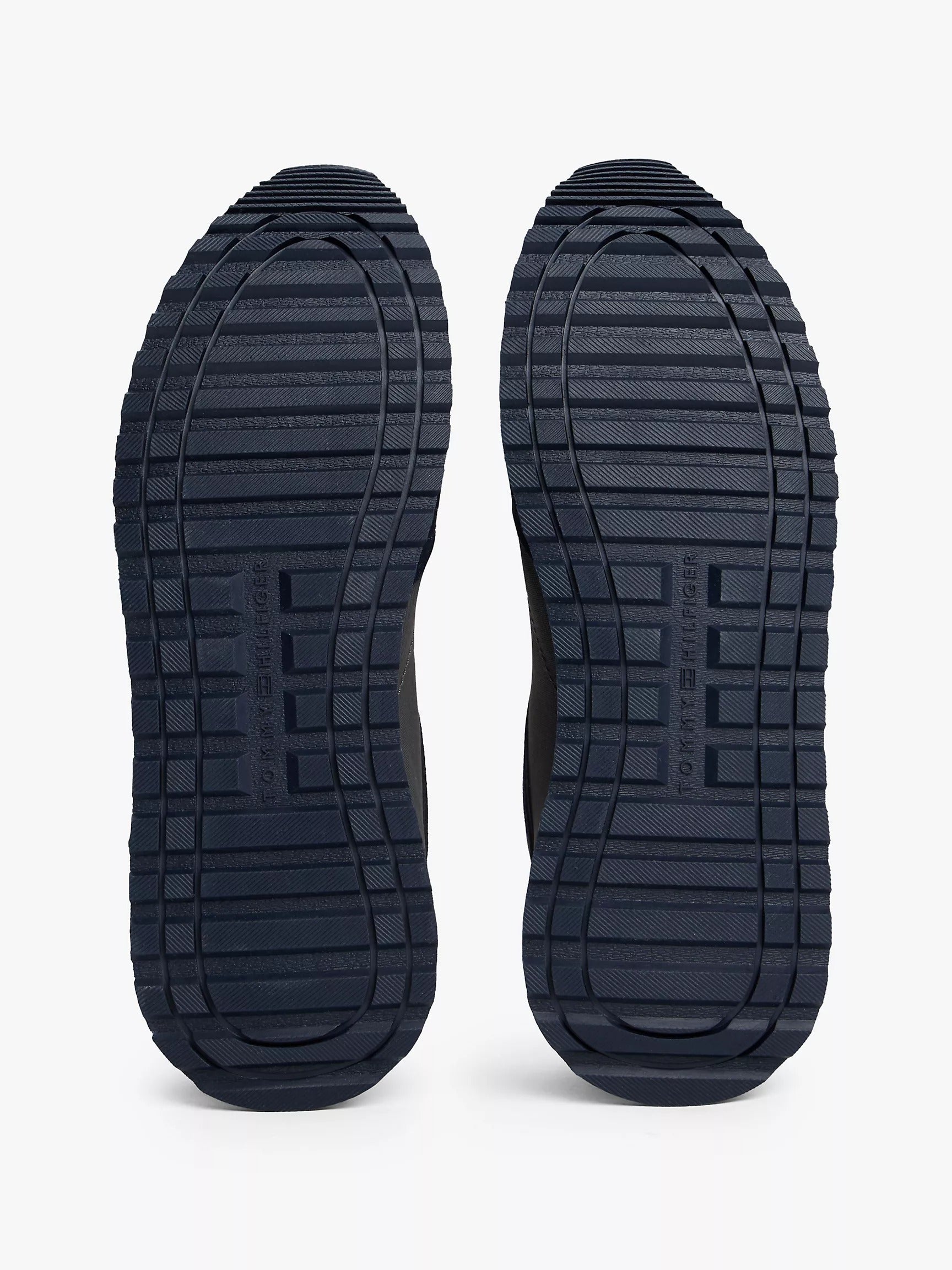 Calzado deportivo con textura combinada de pana